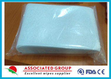 Non Woven Wet Wash Glove Spunlaced Cross Lappe Square Shape For Scrubbing Body