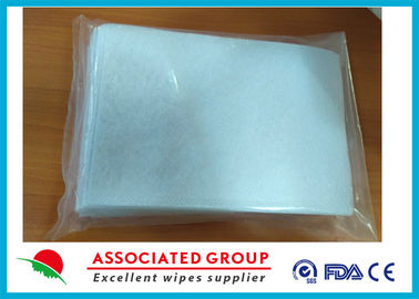 Non Woven Wet Wash Glove Spunlaced Cross Lappe Square Shape For Scrubbing Body